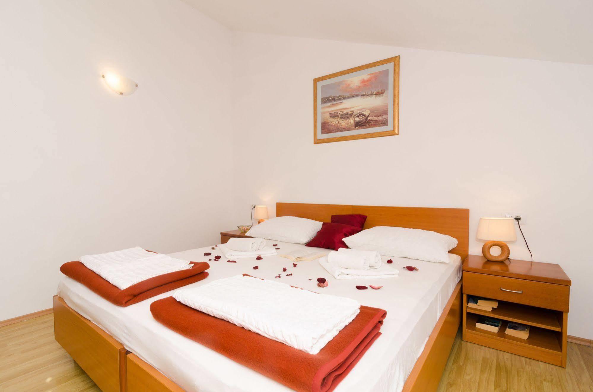 Apartments Senjo 챠브타트 외부 사진