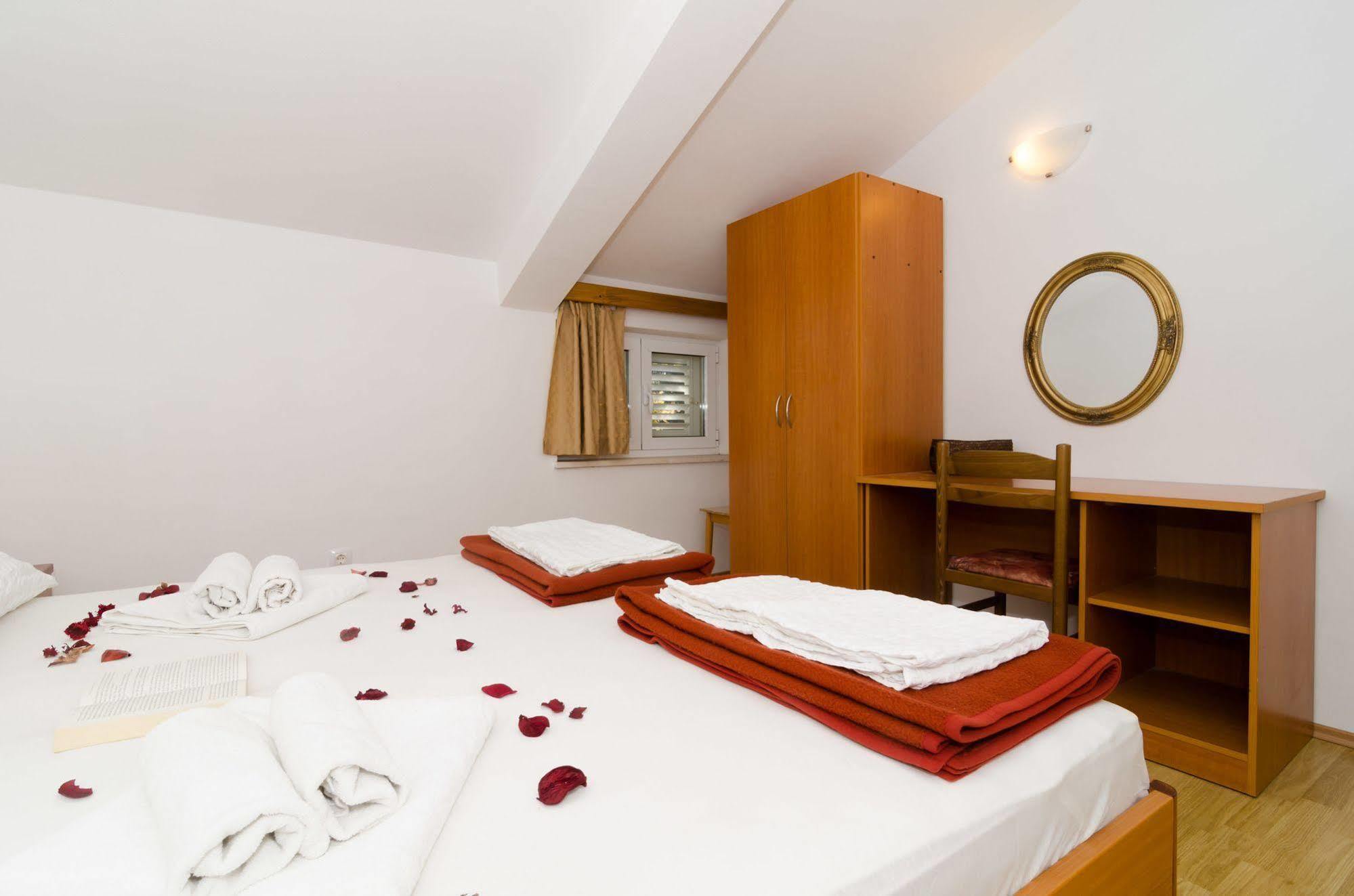 Apartments Senjo 챠브타트 외부 사진